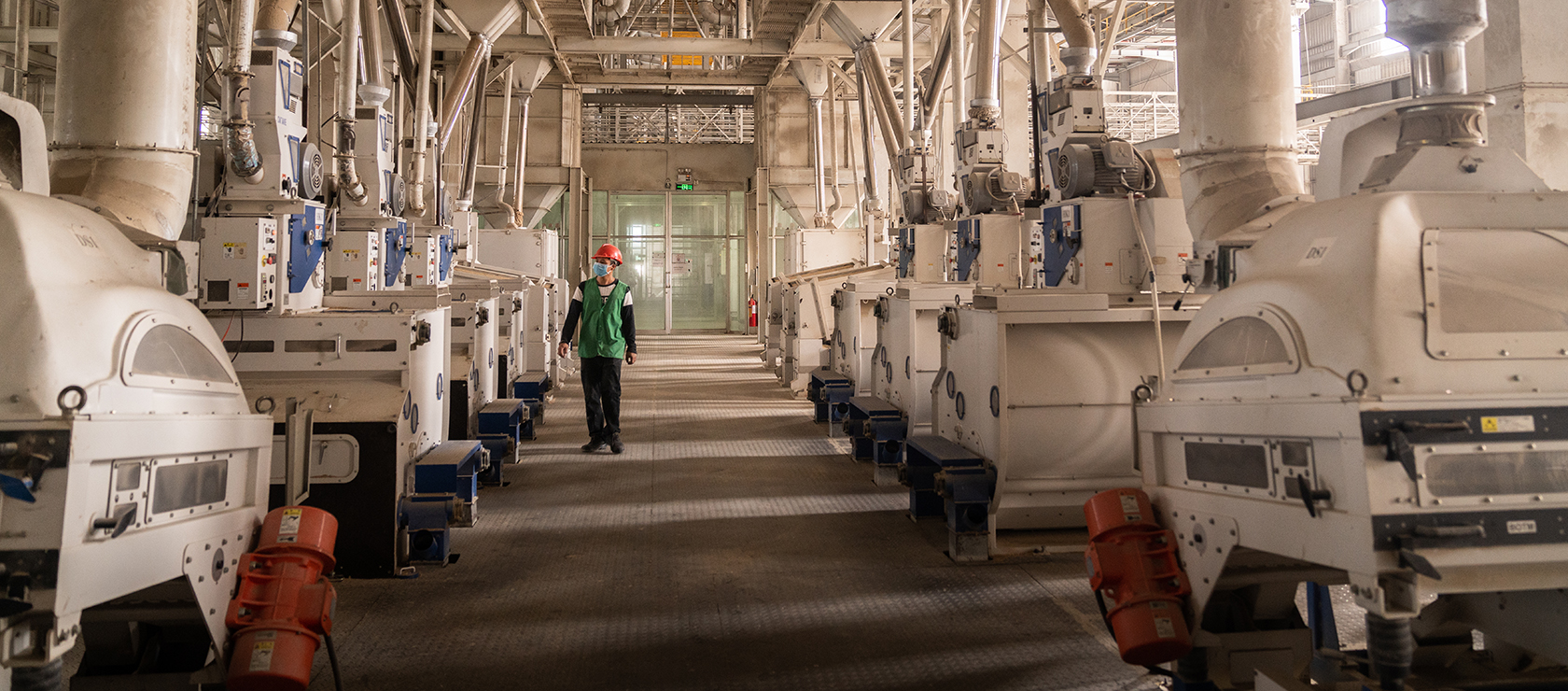 Un ouvrier dans l'usine