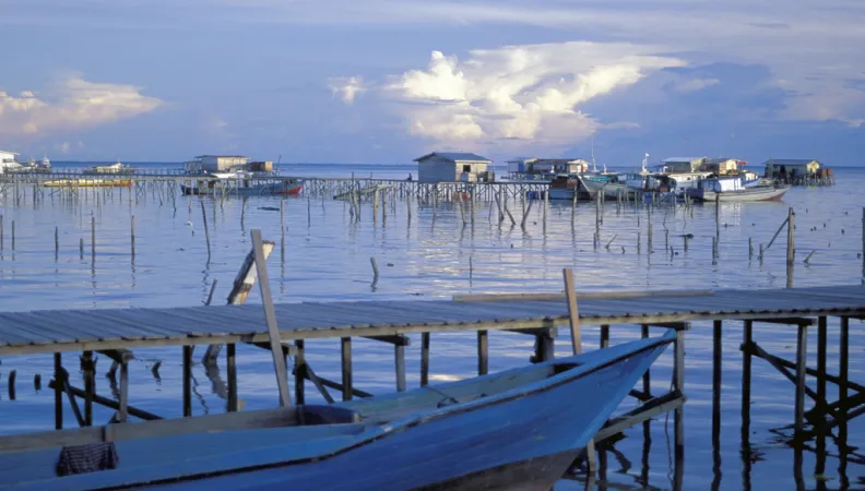 indonésie, Home and boats on the water