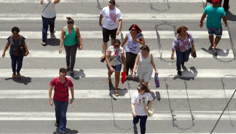 Passage clouté à l'avenue Bezerra de Menezes; au quartier de São Gerardo. Regional I. À Fortaleza; l’AFD soutient un programme d’investissements pour favoriser l’éducation; la mobilité urbaine; le drainage; l’assainissement et la gestion des déchets au sein des quartiers défavorisés.